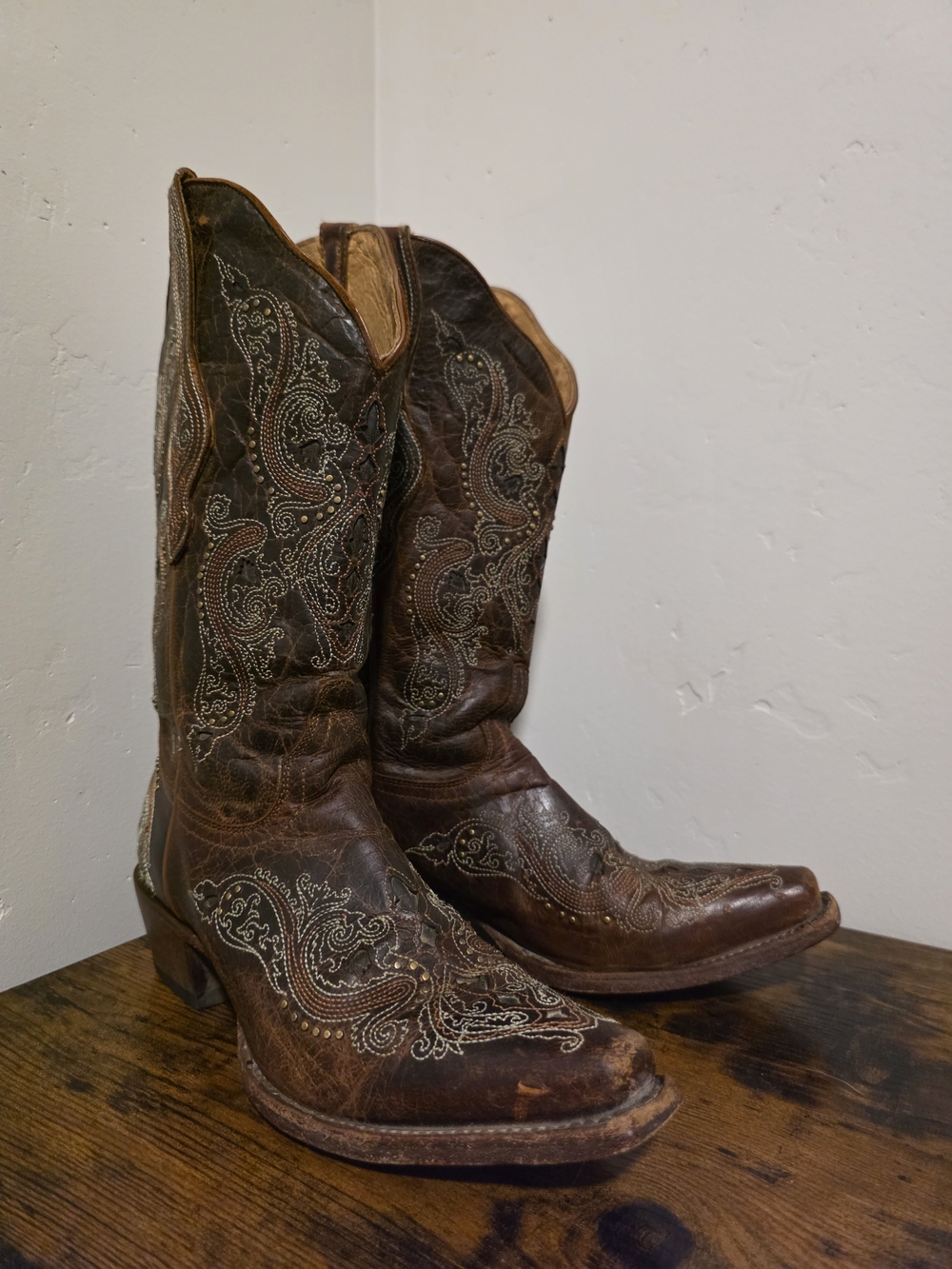 Shyanne Women's Brown Embroidered Boots -sz 8